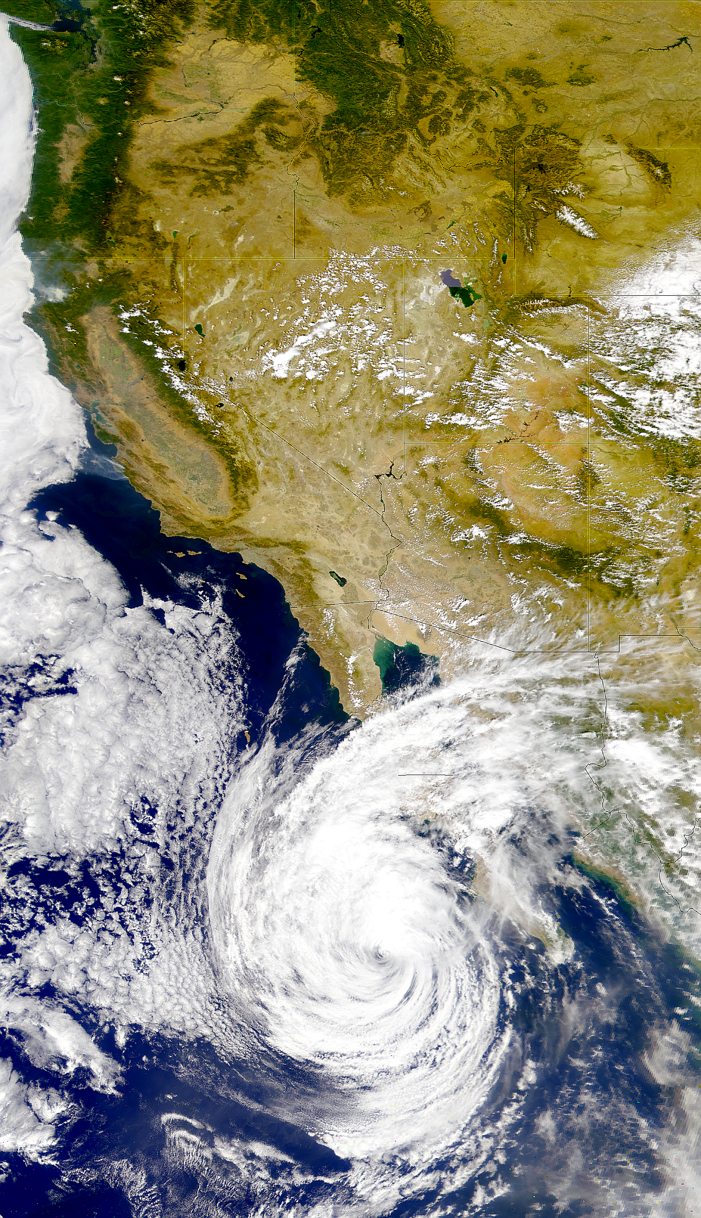Fuegos en California y ciclón tropical Hilary
