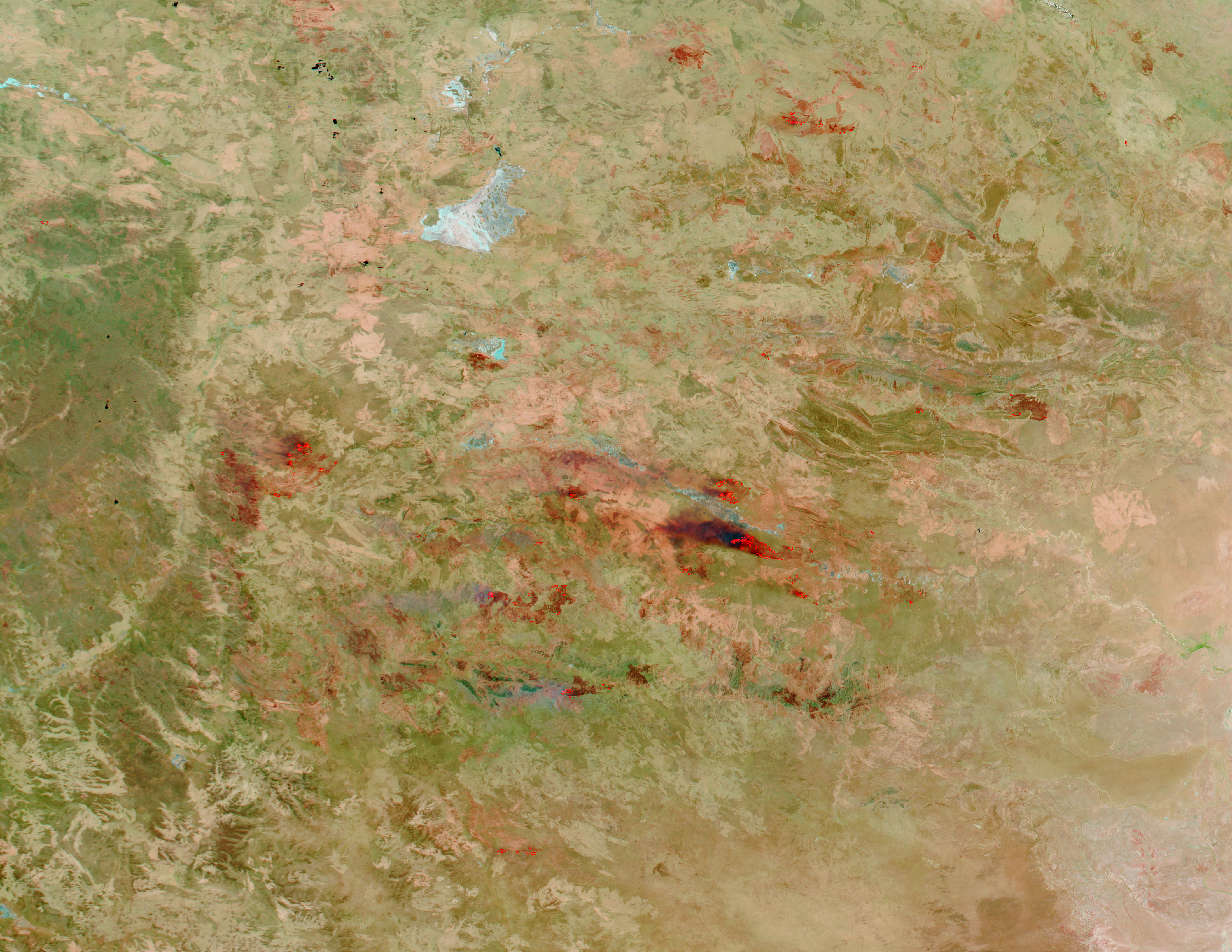 Incendios y cicatrices de los Incendios cerca de Alice Springs, centro de Australia