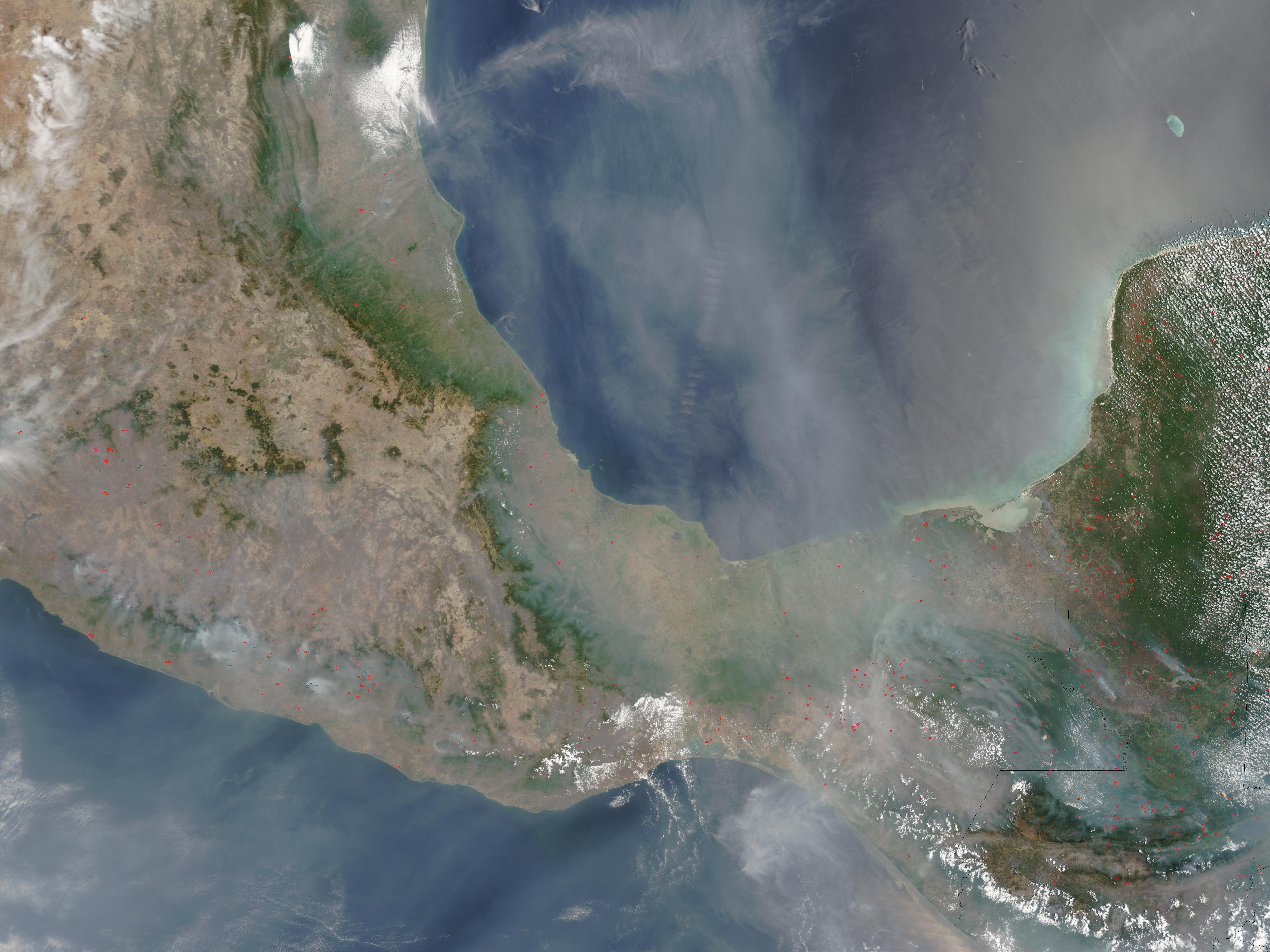 Incendios y humo a través de México meridional