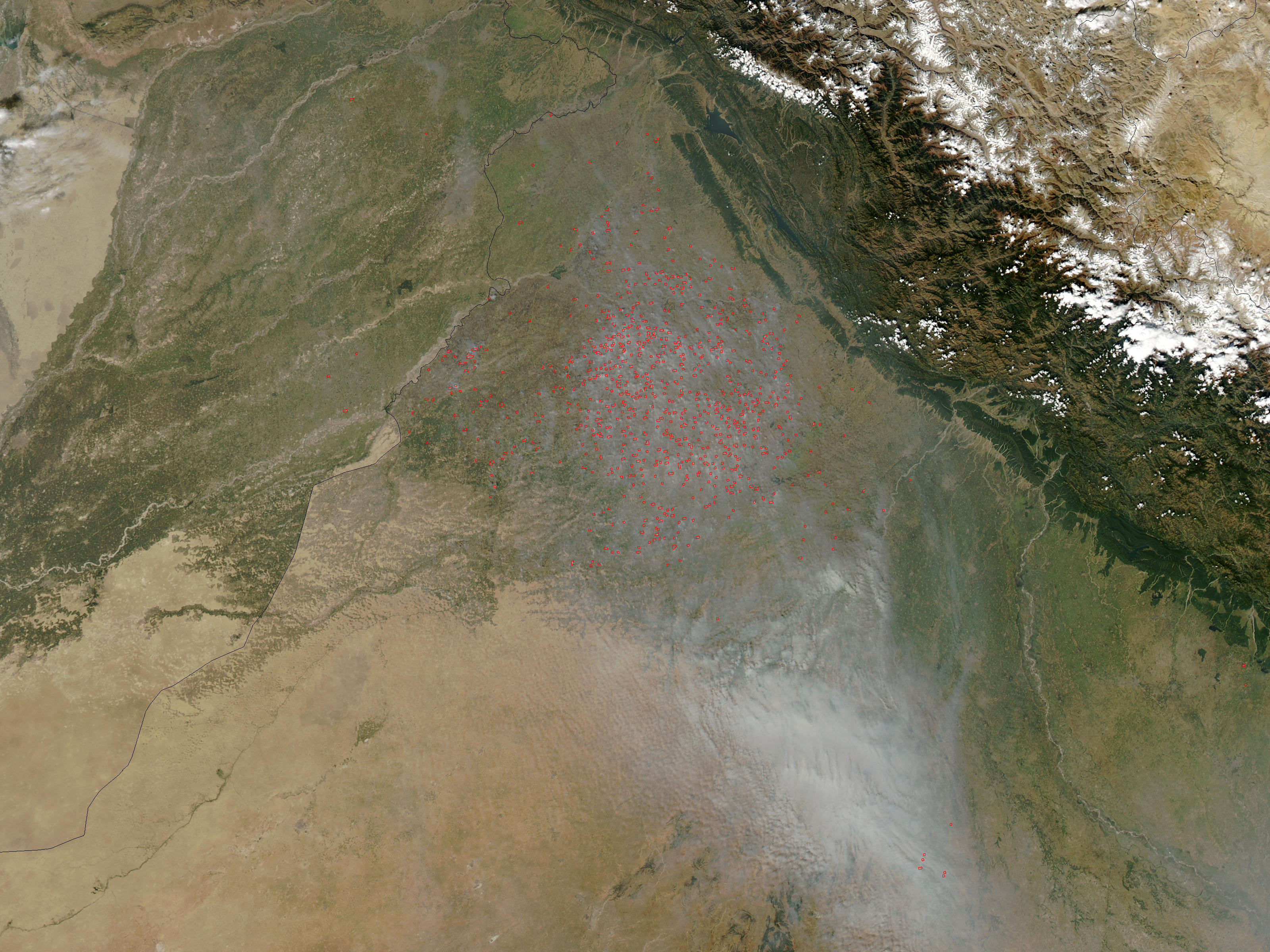 Incendios y humo en el noroeste de India