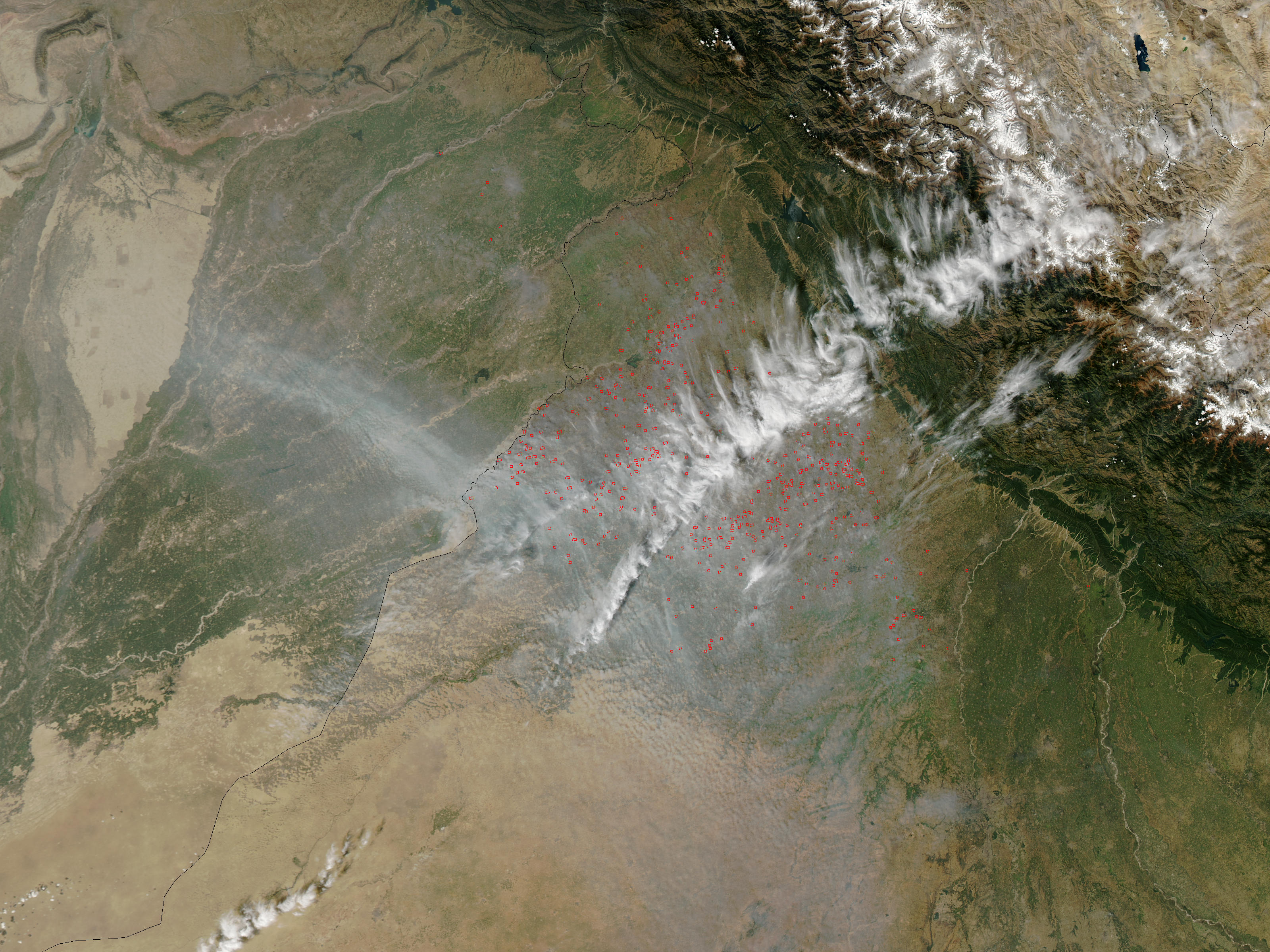 Incendios y humo en el noroeste de India