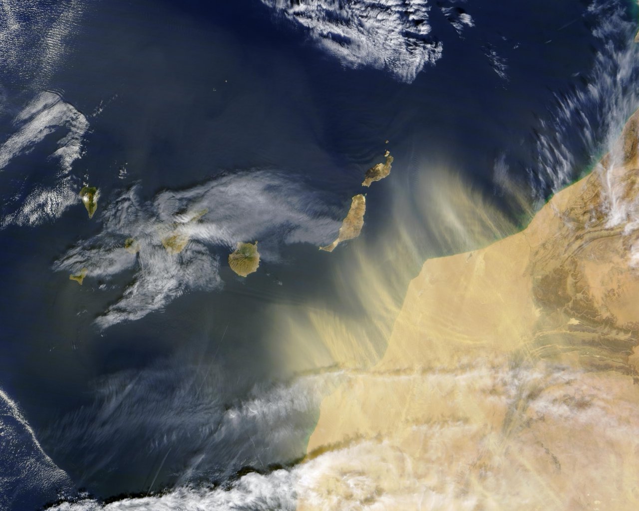 Polvo de Marruecos sobre las Canarias 2004
