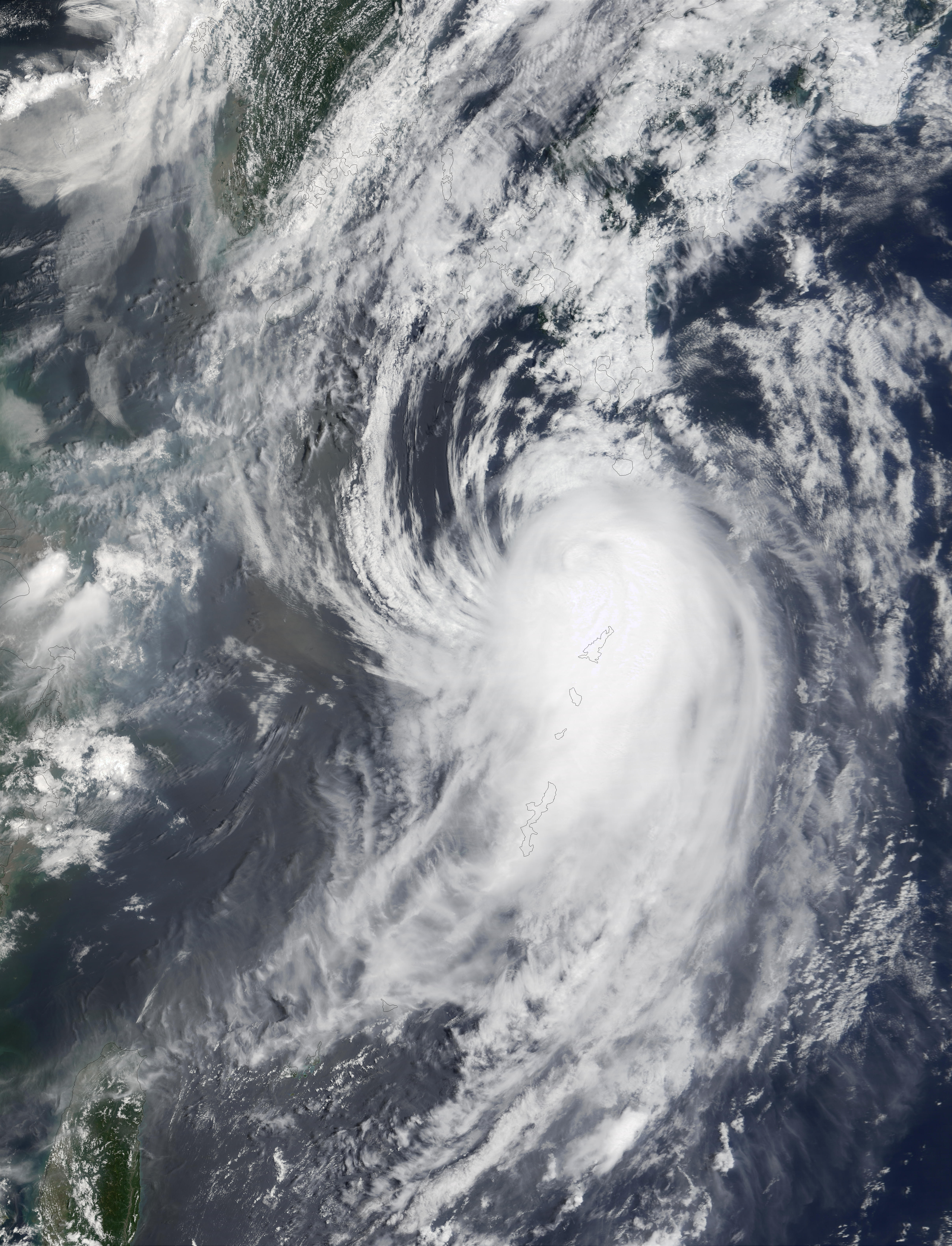 Super Tifón Halong en el Pacífico occidental