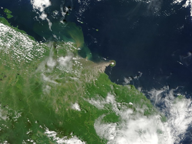 Erupción de volcán Manam, Papúa Nueva Guinea