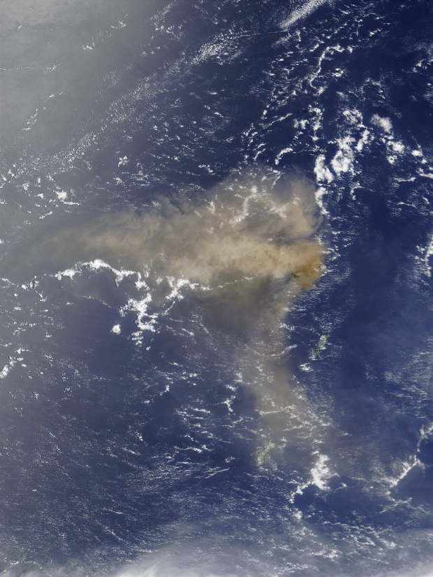 Erupción del volcán Anatahan, Islas Marianas del Norte