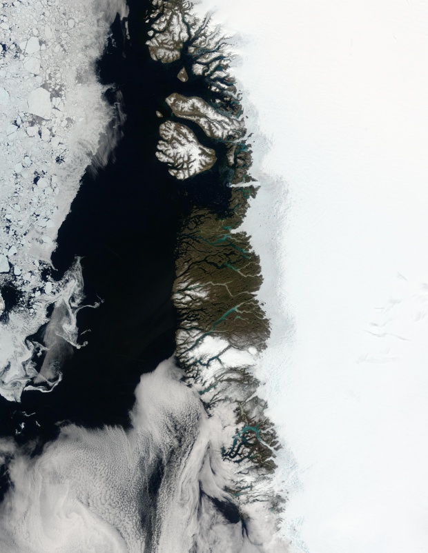 Estanques de agua del deshielo a lo largo de la costa oeste de Groenlandia