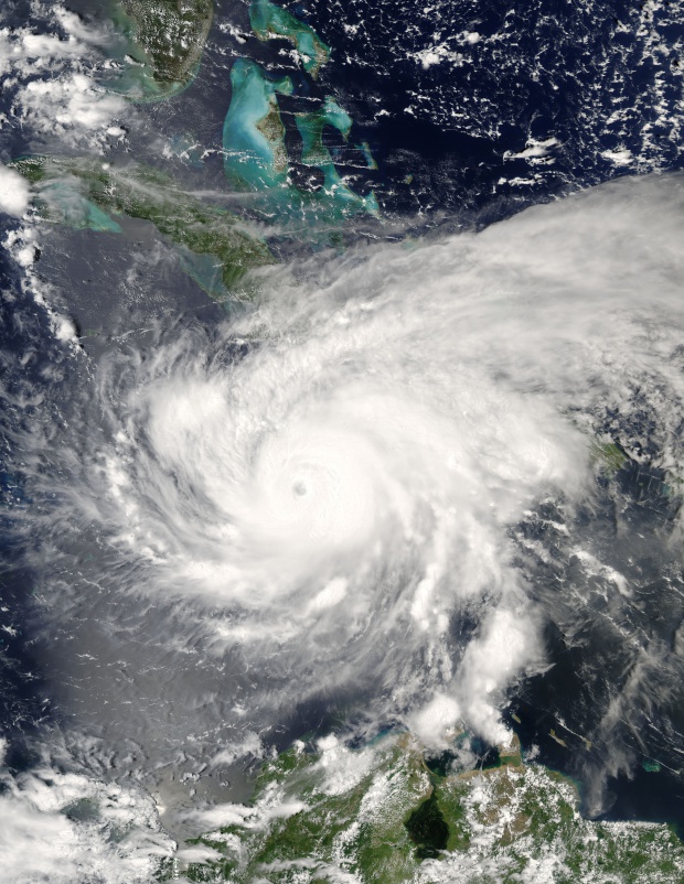 Huracán Ivan (09L) cerca de Jamaica (seguimiento satelital de la tarde)