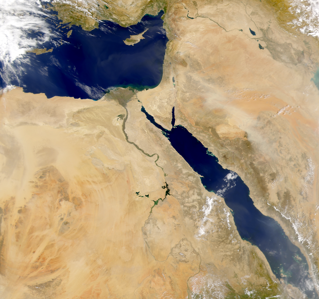Río Nilo y tormenta de polvareda en Arabia Saudita